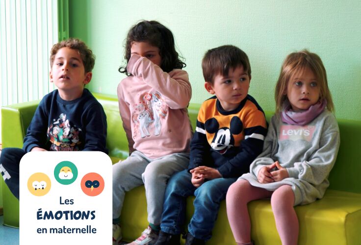 4 enfants participent à l'activité émotions en maternelle